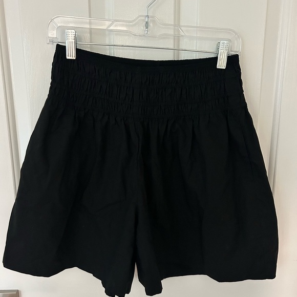Vince Women’s Smocked Black Pull On Shorts - Picture 3 of 6